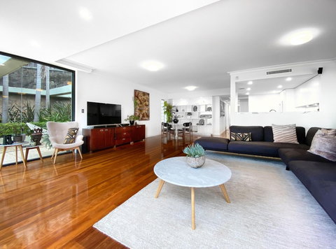 BELLEVUE GARDEN OASIS-hosted By L'Abode - Kawana Tourism 5