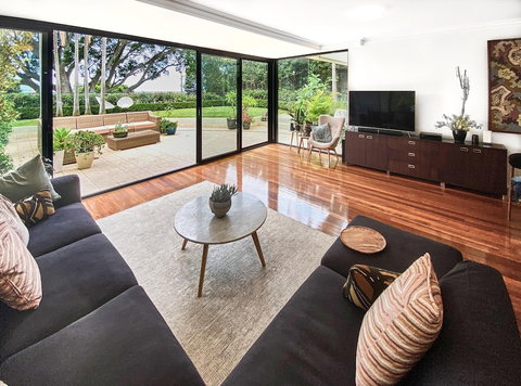 BELLEVUE GARDEN OASIS-hosted By L'Abode - Kawana Tourism 3