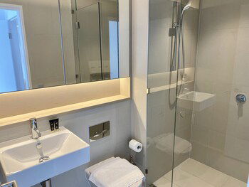 JC Waterfront Apartments Collins Wharf - Kawana Tourism 4