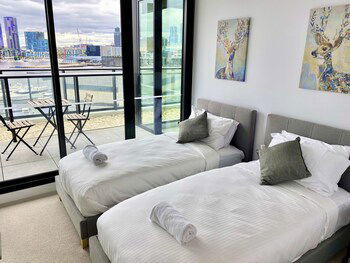 JC Waterfront Apartments Collins Wharf - Kawana Tourism 5
