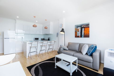 ROLAND, 1BDR Melbourne Apartment - Kawana Tourism 3