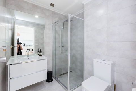 ROLAND, 1BDR Melbourne Apartment - Kawana Tourism 5