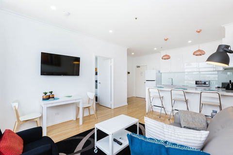 ROLAND, 1BDR Melbourne Apartment - Kawana Tourism 0