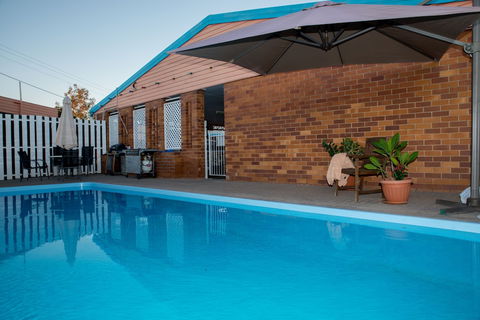 Abajaz Motor Inn - Kawana Tourism 3