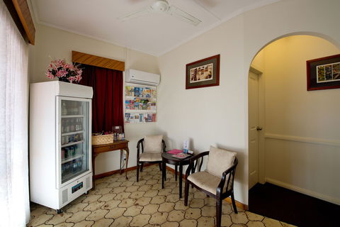 Mineral Sands Motel - Kawana Tourism 0
