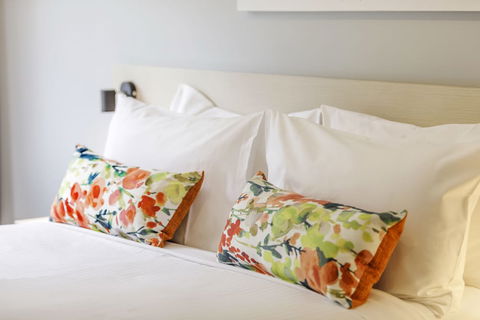 Nightcap At Findon Hotel - Kawana Tourism 6