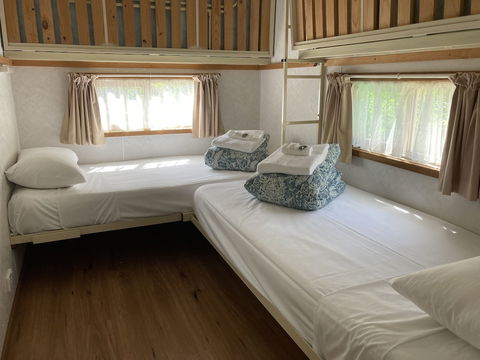 Daysy Hill Country Cottages - Kawana Tourism 1