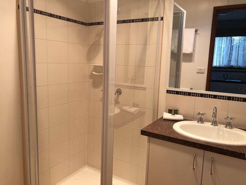 Daysy Hill Country Cottages - Kawana Tourism 5