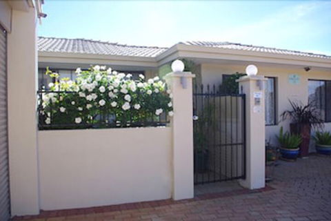 Astoria Retreat B&B - Kawana Tourism 3