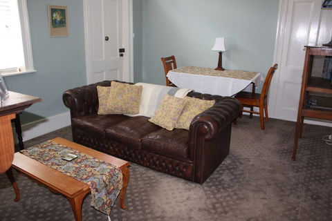 Westbury Gingerbread Cottages - Kawana Tourism 4