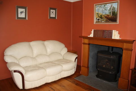 Westbury Gingerbread Cottages - Kawana Tourism 3