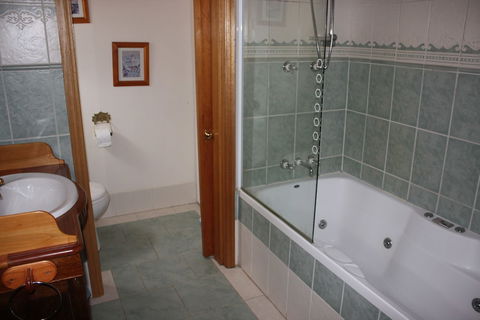 Westbury Gingerbread Cottages - Kawana Tourism 2