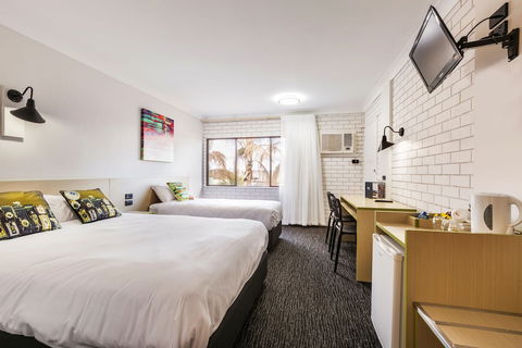 Boomerang Hotel - Kawana Tourism 5