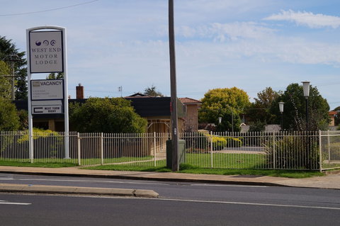 West End Motor Lodge - Kawana Tourism 3