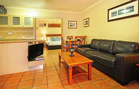 At Boathaven Bay Holiday Apartments - Kawana Tourism 4