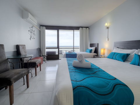 Bayview Tower - Kawana Tourism 6