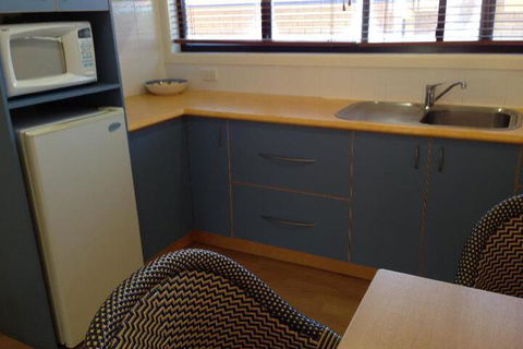 Surf Motel - Kawana Tourism 5