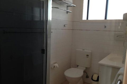 Surf Motel - Kawana Tourism 3