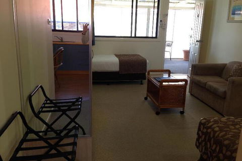 Surf Motel - Kawana Tourism 7