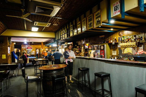 The Anglers Inn - Kawana Tourism 2