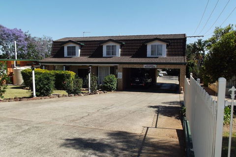 Bridge Street Motor Inn - Kawana Tourism 1