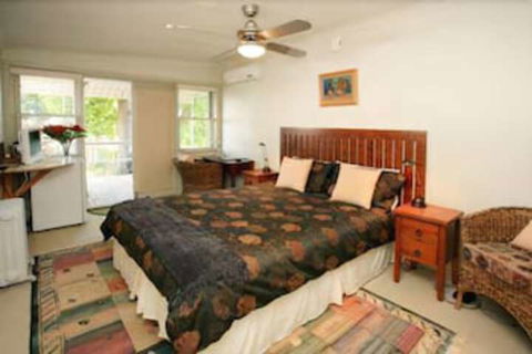 The Bank Guesthouse - Kawana Tourism 7