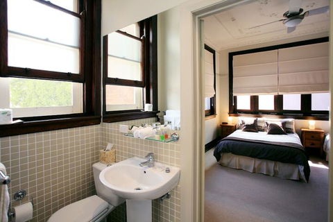 The Bank Guesthouse - Kawana Tourism 5