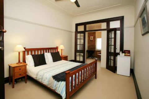 The Bank Guesthouse - Kawana Tourism 0