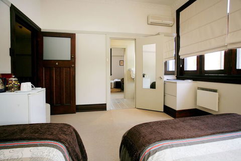 The Bank Guesthouse - Kawana Tourism 2