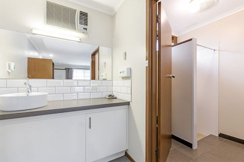 Admella Motel - Kawana Tourism 5