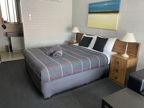Mariner Motel - Kawana Tourism 1