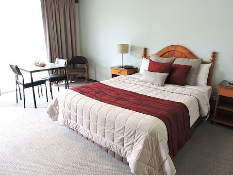 Melaleuca Motel - Kawana Tourism 3