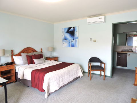 Melaleuca Motel - Kawana Tourism 2