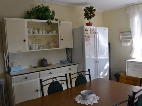 Squatters Cottage - Kawana Tourism 1