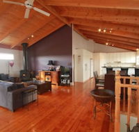 Pelican Sands Bed  Breakfast - Kawana Tourism