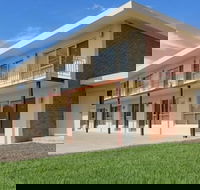 Seven Pines Motor Inn - Kawana Tourism