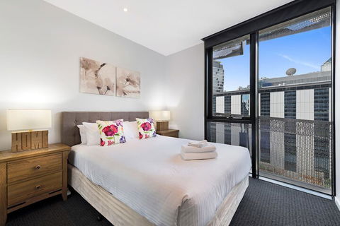 Docklands Executive Apartments - Kawana Tourism 5