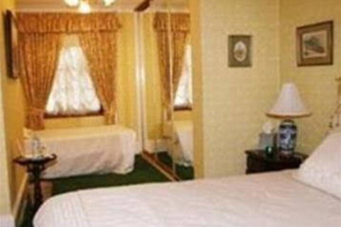 The Old George & Dragon Guesthouse - Kawana Tourism 0