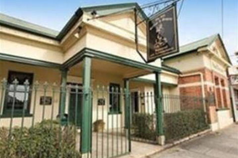 The Old George & Dragon Guesthouse - Kawana Tourism 2