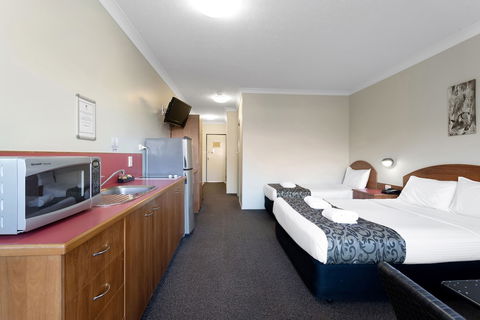 Mackay Resort Motel - Kawana Tourism 5