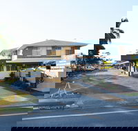 Rover Holiday Units - Kawana Tourism