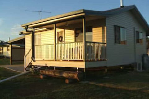 Lee Farm Stay Cottages - Kawana Tourism 0