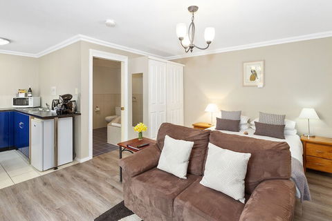 Oyster Cove Chalet - Kawana Tourism 7