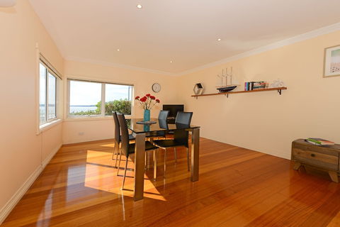 The Esplanade Kingston Beach - Beachfront - Kawana Tourism 0