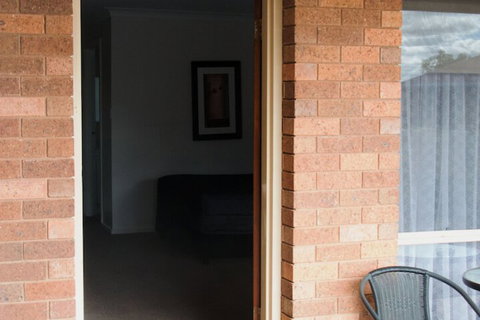 Highway Inn Motel - Kawana Tourism 3