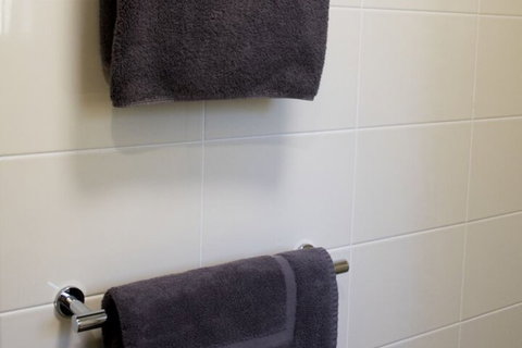 Highway Inn Motel - Kawana Tourism 5