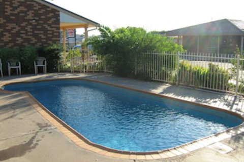 Highway Inn Motel - Kawana Tourism 0