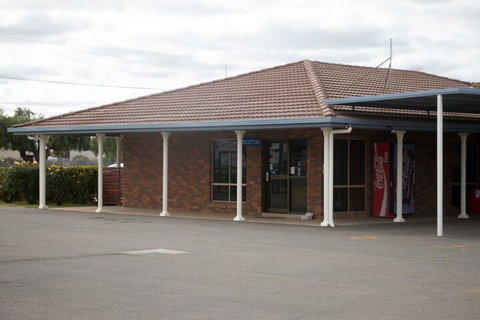 Highway Inn Motel - Kawana Tourism 2