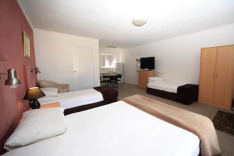 Bella Villa Motor Inn - Kawana Tourism 5