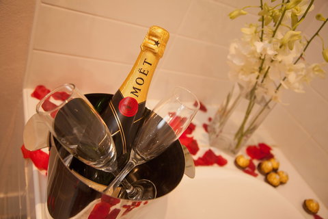 Wine Country Motor Inn - Kawana Tourism 3